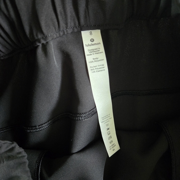 NWOT Lululemon On The Fly Skirt Woven Solid Black Elastic Waist Knee Length Sz 8 - Picture 5 of 7